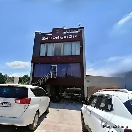 Hotel Delight Deluxe Pipra Dewās Exteriör bild