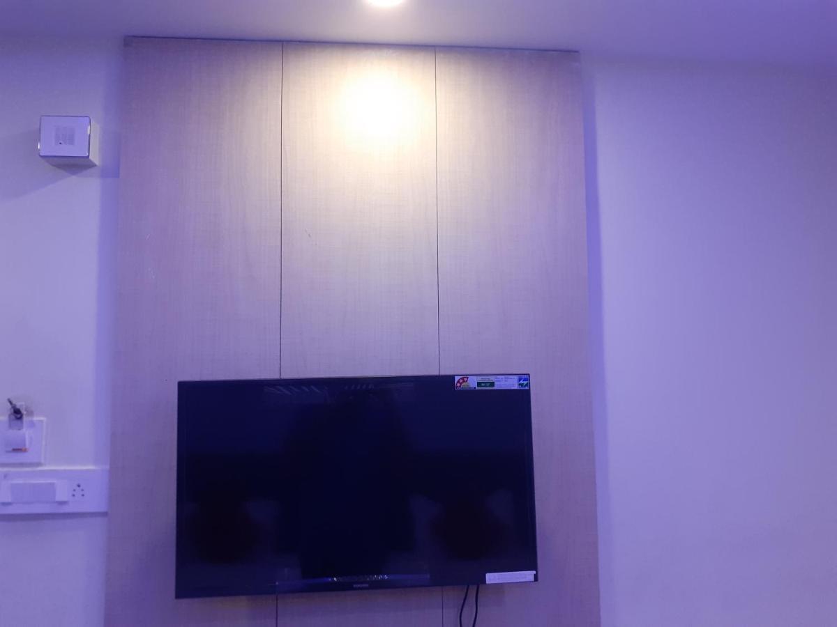 Hotel Delight Deluxe Pipra Dewās Exteriör bild